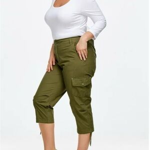 Ellos Women's Plus Size Stretch Cargo Capris size 32 3X casual army green  NWOT